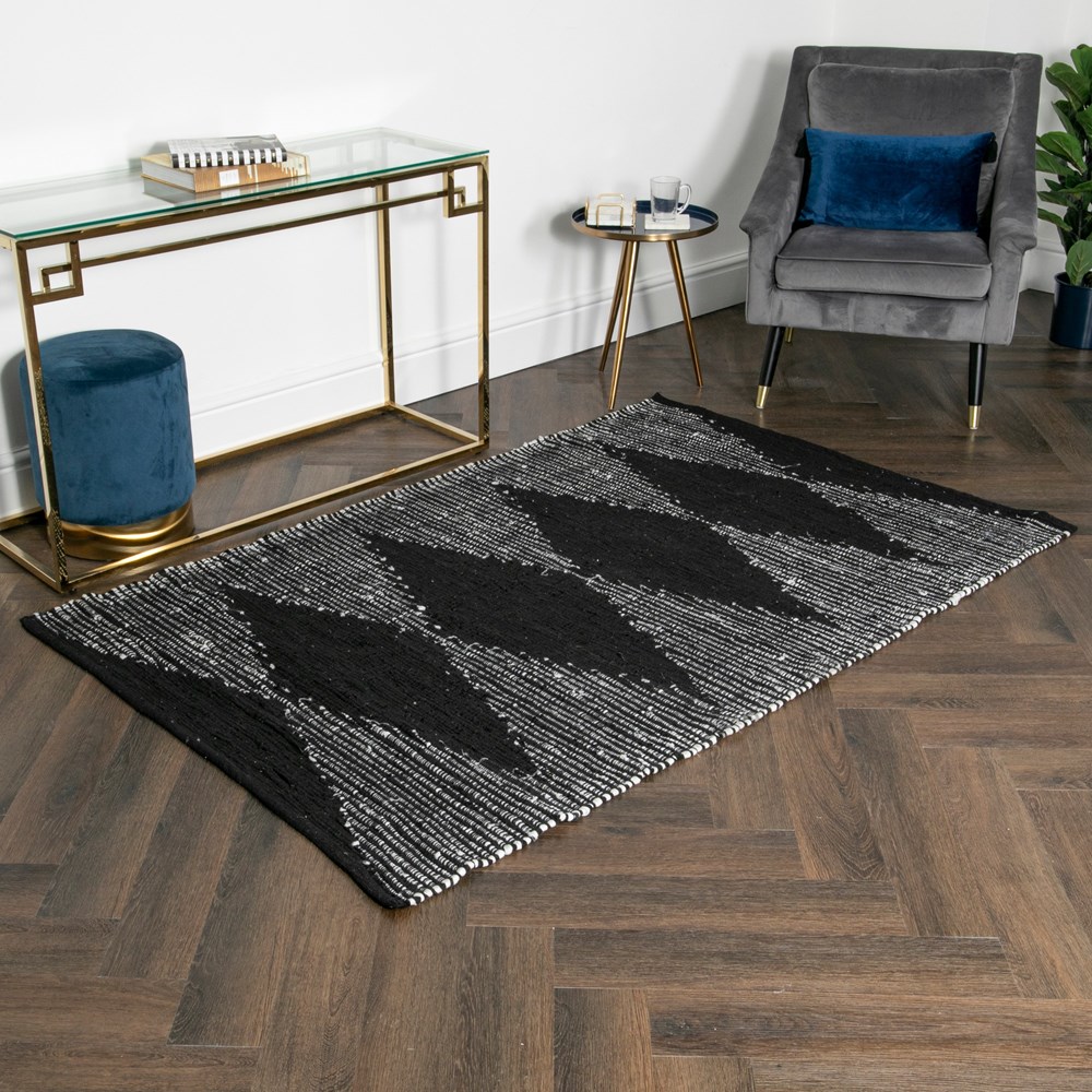 Conch Diamond Leather Boho Rugs in Black